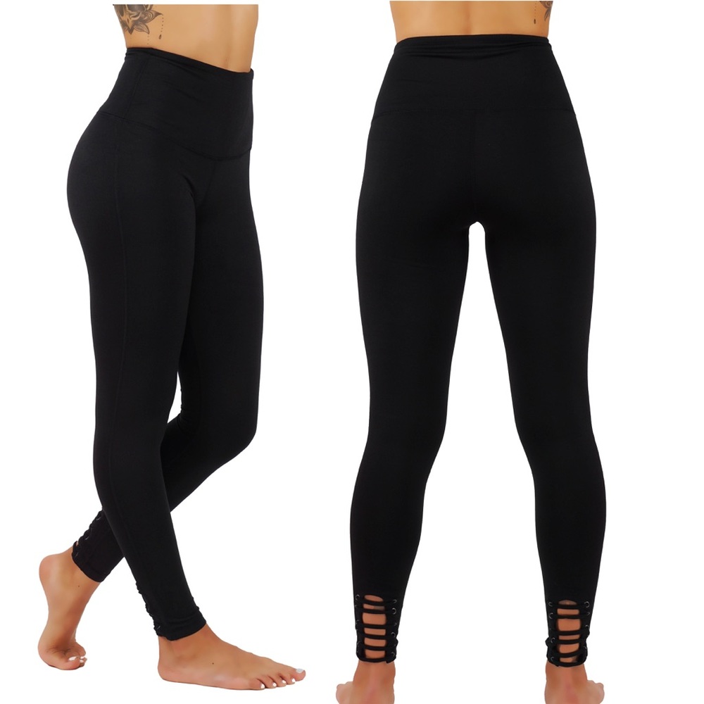 Gorgeous black leggings with cute details.